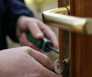 Lock Safe Services Miami, FL 305-307-5764 - lock-change